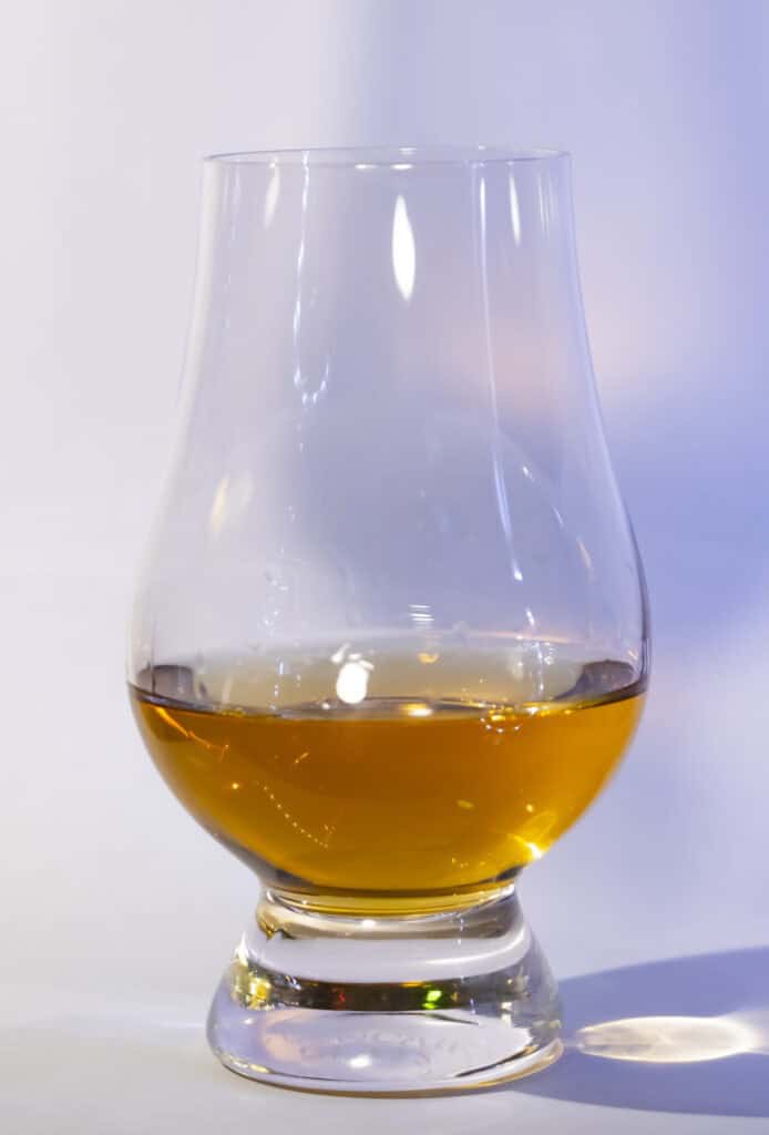Amber whisky in a tulip-shaped Glencairn tasting glass